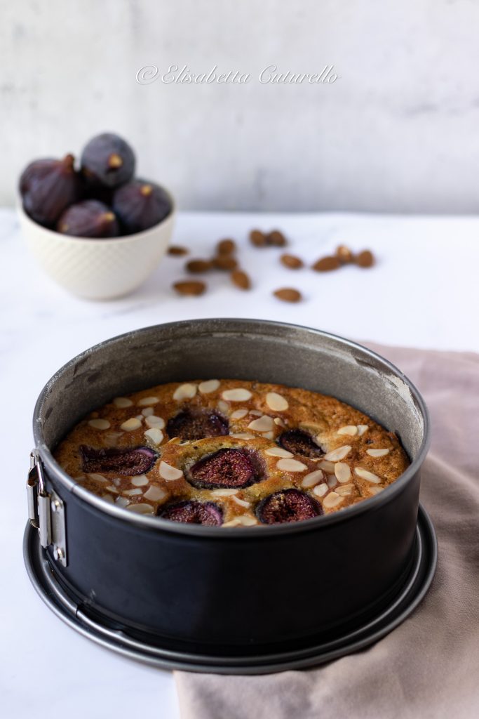 Torta cinque minuti ai fichi e mandorle