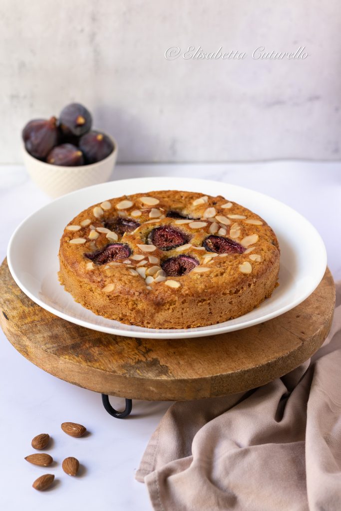 Torta cinque minuti ai fichi e mandorle