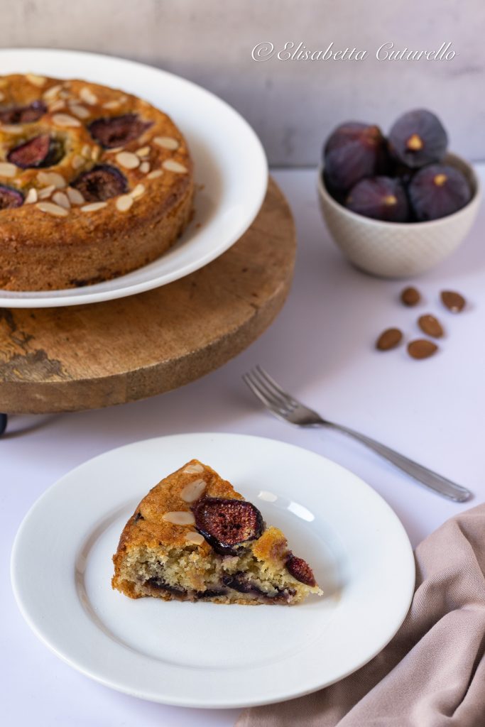 Torta cinque minuti ai fichi e mandorle