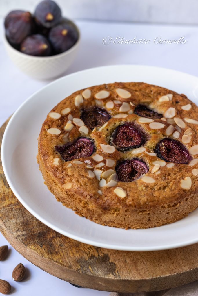 Torta cinque minuti ai fichi e mandorle